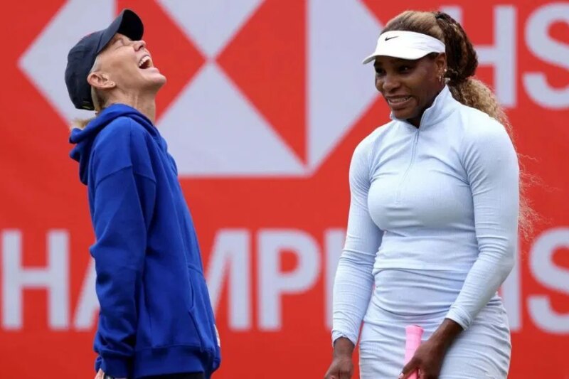 ASSISTIR: Serena Williams termina com as calças no chão enquanto a treinadora Rennae Stubbs conta uma brincadeira hilariante de treinamento
