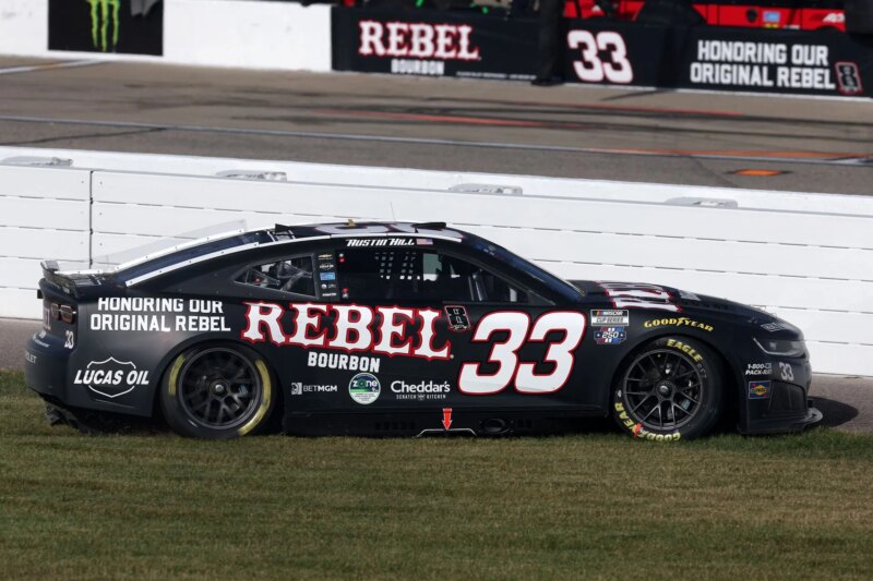 “Disasterclass”: fãs atacam Austin Hill após um grande acidente na corrida NASCAR Cup Series em Pocono