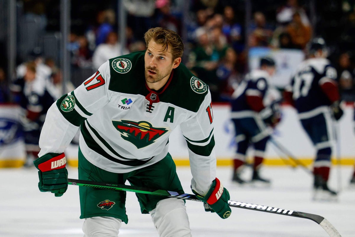Por trás de uma aparição surpresa para premiar Marcus Foligno, o Rei Clancy, de Wild: ‘Como você chegou aqui?’