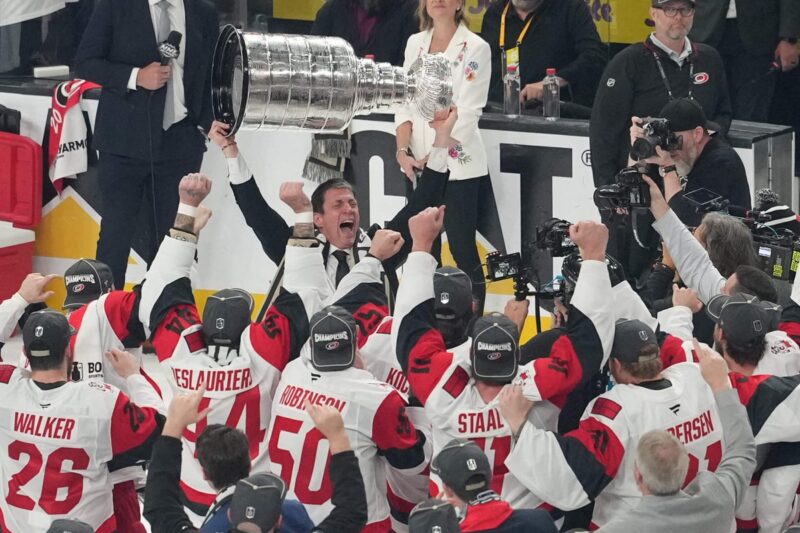 Rod Brind’Amour lidera os Hurricanes à Stanley Cup – desta vez atrás do banco