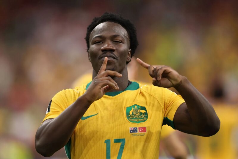 Quem é Nestório Irankunda? Conheça o mais jovem artilheiro da Austrália em uma Copa do Mundo da FIFA, que certa vez recebeu um cartão amarelo por passar a bola na virilha de Granit Xhaka