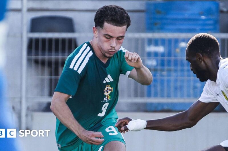 Kieran Morrison: adolescente do Liverpool ’empolgado’ depois de estrear na Irlanda do Norte
