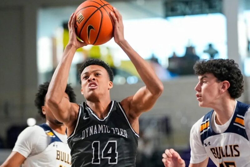 O ala 5 estrelas Ryan Hampton se compromete com Kentucky