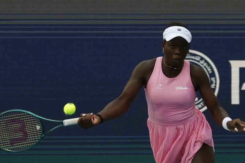 Victoria Mboko, parceira de duplas de Serena Williams, lesionada