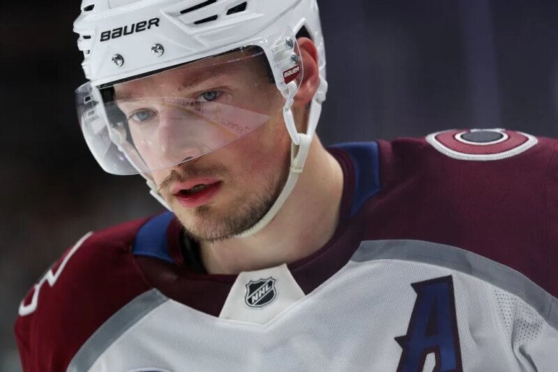 GM promete que a estrela Cale Makar encerrará sua carreira no Avalanche