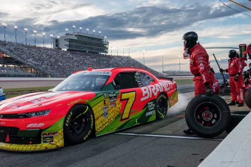 Justin Allgaier conquista a primeira vitória em Pocono após o reinício selvagem da corrida