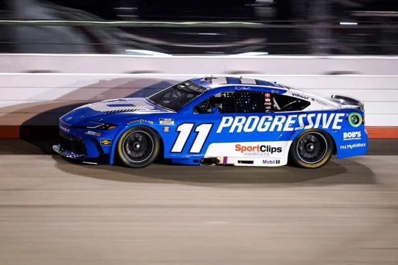 Denny Hamlin conquista pole para corrida da Michigan NASCAR Cup
