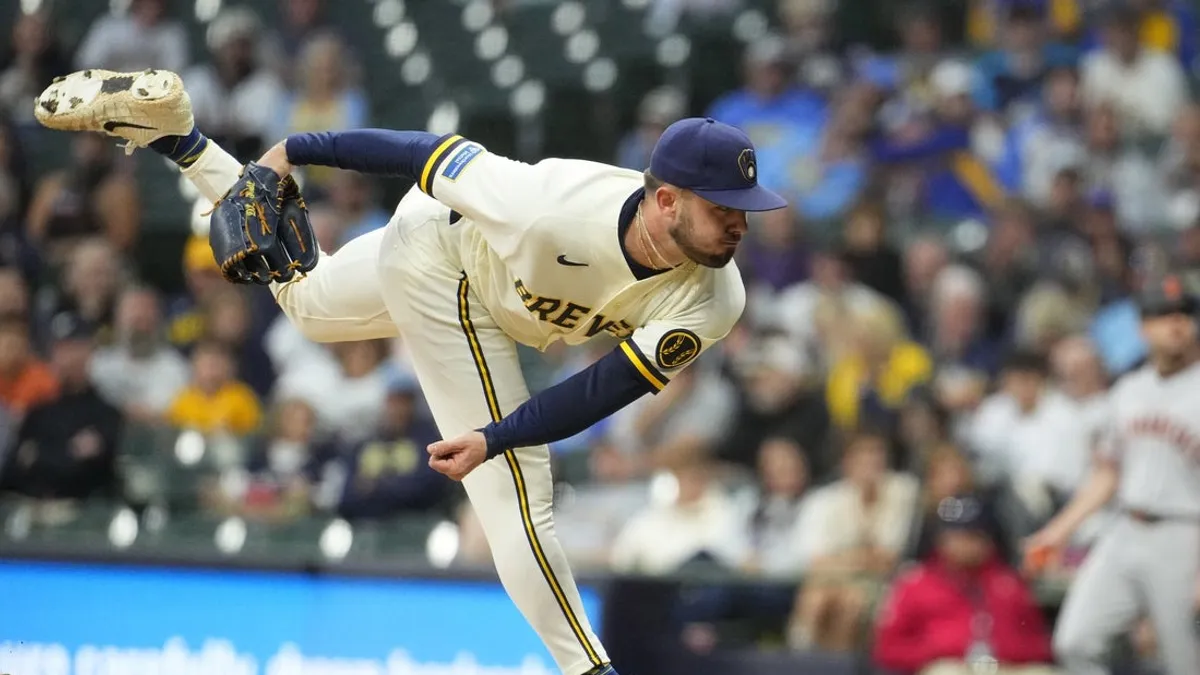 Os apaziguadores dos Brewers, DL Hall e Grant Anderson, saem com ferimentos aparentes
