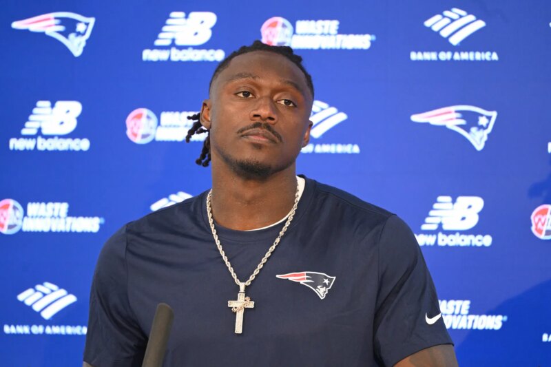 “O maior esquisito já visto”, “Insuportável”: os fãs da NFL zombam brutalmente de AJ Brown por causa do número da nova camisa do Patriots