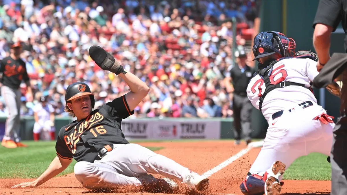 O’s derrotou o Red Sox por seis corridas primeiro e depois navegou para a vitória