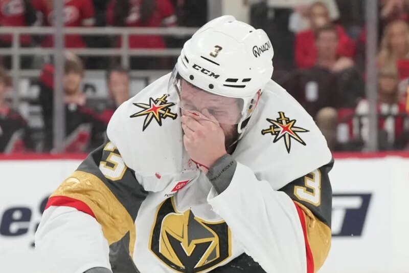 Brayden McNabb, dos Knights, hospitalizado após levar o disco para o rosto