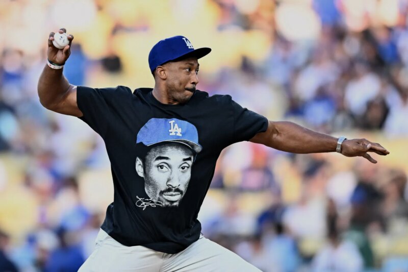 “Kobe Bryant reencarnou” “Assine um contrato para ele o mais rápido possível”: os fãs da NFL reagem quando Myles Garrett dá um “ataque sólido” em seu primeiro arremesso no Dodger Stadium