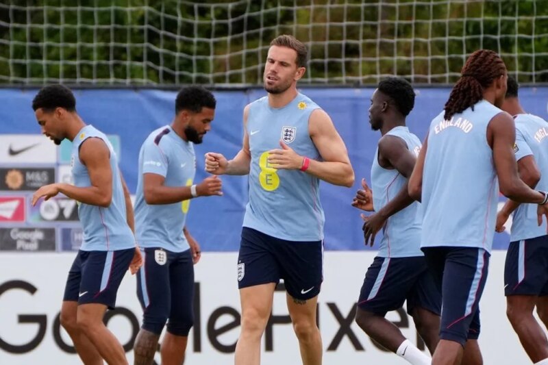 Dois homens acusados ​​​​de roubo de equipamentos da Inglaterra para a Copa do Mundo
