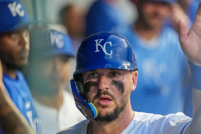 Royals 1B Vinnie Pasquantino (mão) sai vs.