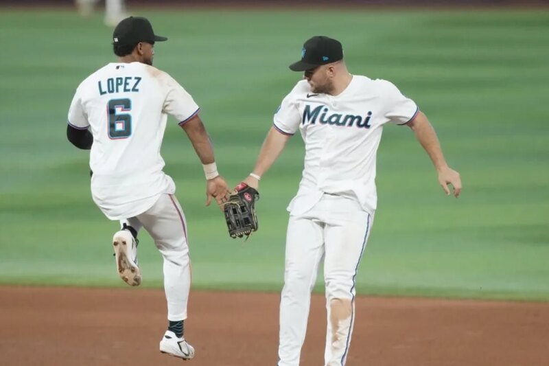 Marlins carrega sequência de derrotas e sequência de vitórias na série em Pittsburgh