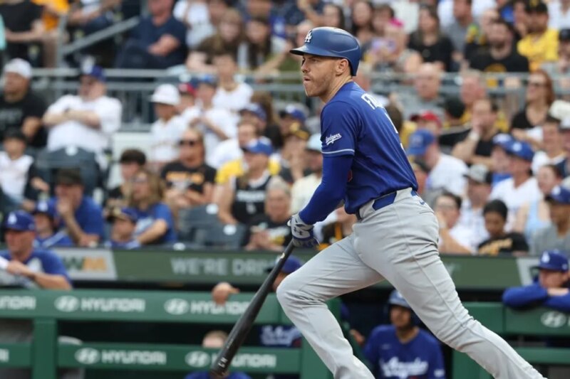 Shohei Ohtani homenageia e sai machucado enquanto os Dodgers derrotam os Pirates