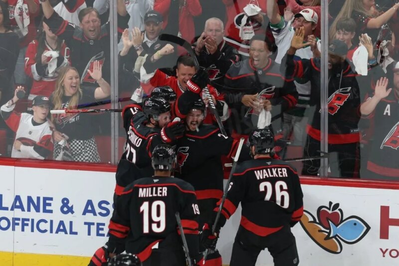 Jordan Staal e Hurricanes vencem o jogo 5 e se aproximam do título da Copa Stanley