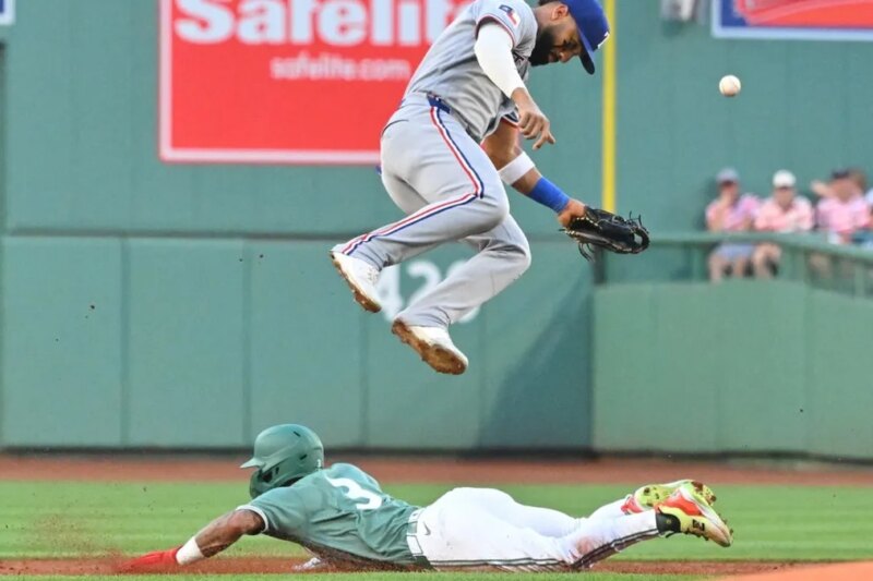 Três Red Sox acumulam noites de 3 rebatidas na derrota contra o Rangers