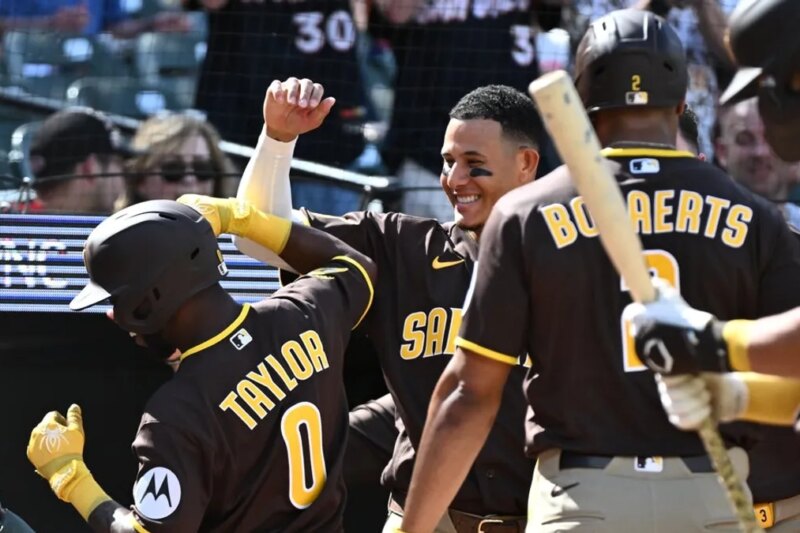 Padres acerta cinco HRs enquanto derrota Orioles