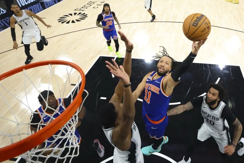 Os 45 pontos de Jalen Brunson levam os Knicks a ultrapassar os Spurs pelo primeiro título da NBA desde 1973