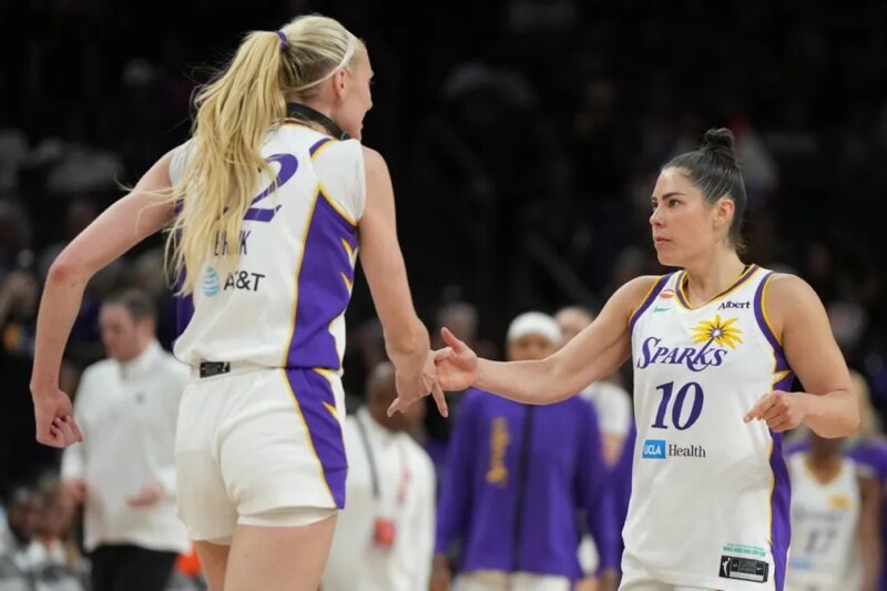 O recorde da carreira de Kelsey Plum, 43, ajudou Sparks a superar Mercúrio em OT