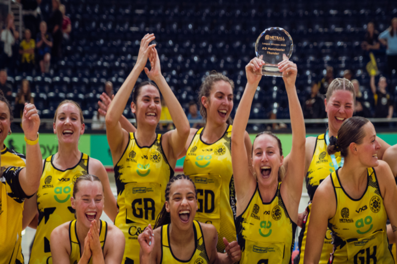Netball Super League: Manchester Thunder chega à Grande Final enquanto Loughborough Lightning mantém vivas as esperanças