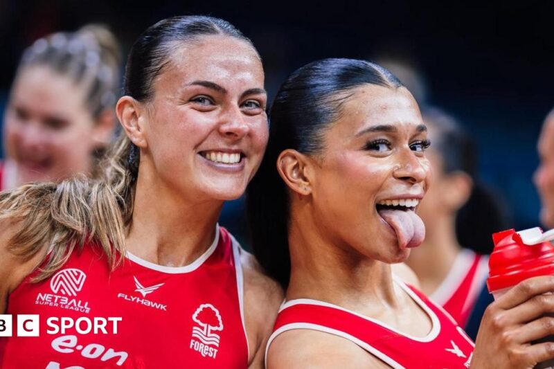 Netball Super League: Nottingham Forest nos play-offs enquanto a dupla de Pavlova recebe ligações para a Inglaterra