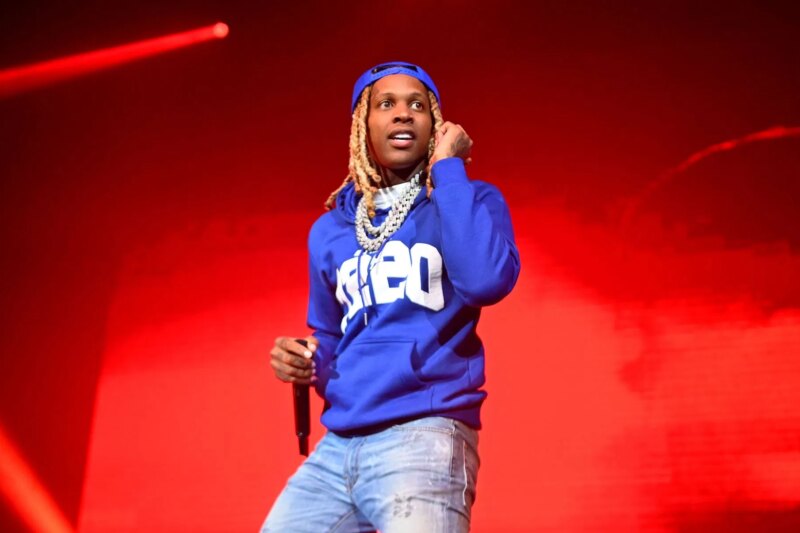 A equipe jurídica de Lil Durk chama a acusação do rapper de “batom em um porco”, já que seu cliente enfrenta duas novas acusações antes de seu julgamento em agosto