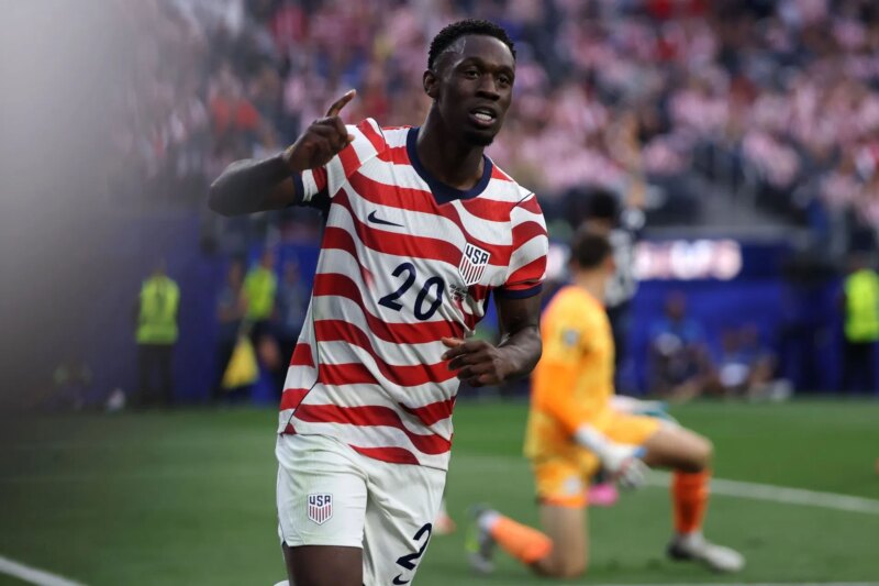 Copa do Mundo FIFA: Como uma companhia aérea que se recusou a permitir que a mãe de Folarin Balogun viajasse o tornou elegível para jogar pela USMNT
