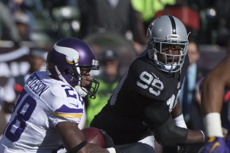 Ex-NFL All-Pro DE Aldon Smith morre aos 36 anos