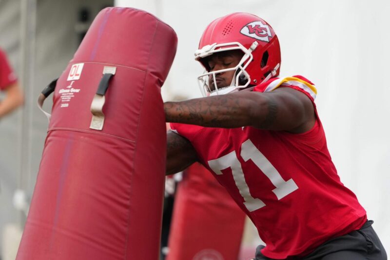 Minicamp dos Chiefs: Por que Josh Simmons parece diferente de um ano atrás