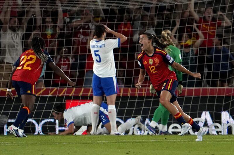 A Inglaterra ainda não deve entrar em pânico, mas deve encontrar uma maneira de derrotar a Espanha se quiser o título da Copa do Mundo