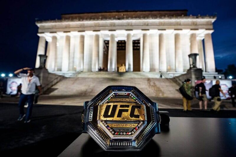 Sim, o UFC está fazendo lutas na Casa Branca. Percebemos que isso gera muitas perguntas