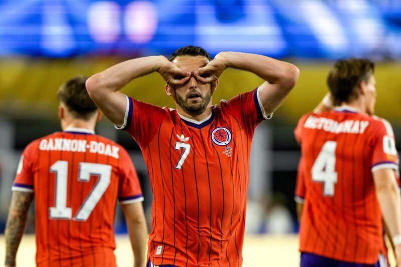 A Escócia venceu o Haiti pela primeira vitória na Copa do Mundo desde 1990, 88% de chance de chegar à fase eliminatória