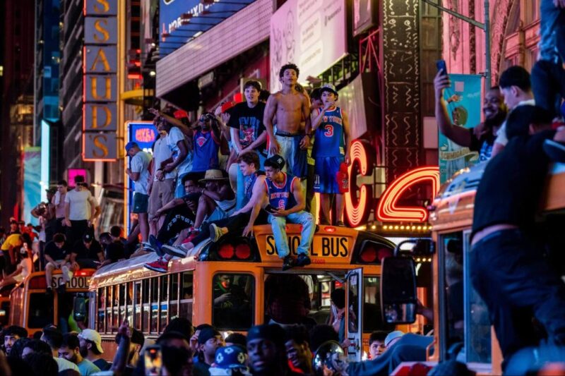 As imagens, sons e cenas enquanto os fãs dos Knicks comemoravam um campeonato histórico da NBA