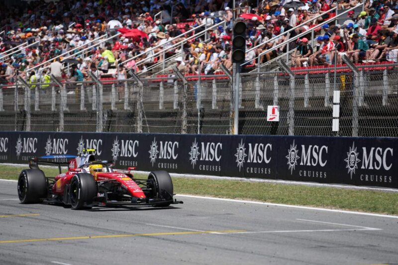 Lewis Hamilton vence o primeiro Grande Prêmio da Ferrari com um desempenho brilhante em Barcelona
