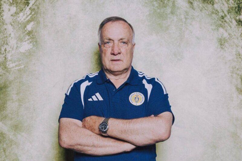 Dick Advocaat, um adiamento de última hora da Copa do Mundo e o papel improvável de um CEO de uma empresa de viagens