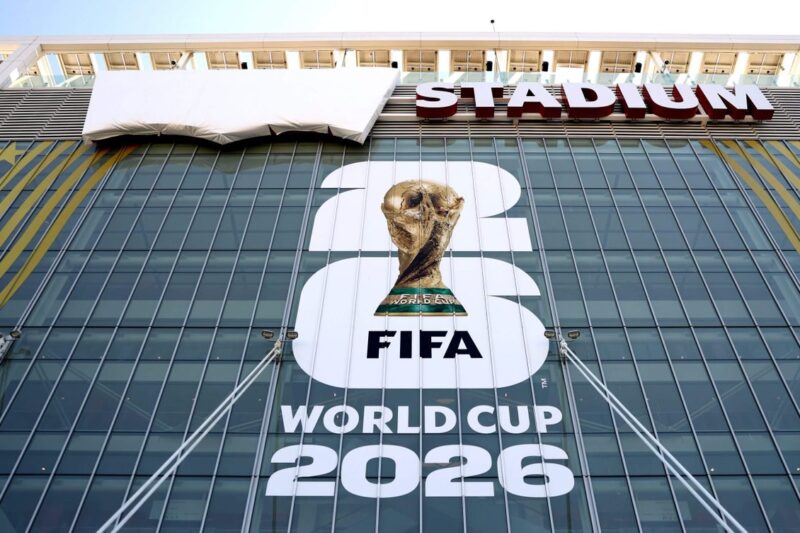 É um encobrimento da FIFA… como os estádios estão tentando esconder a marca pré-Copa do Mundo