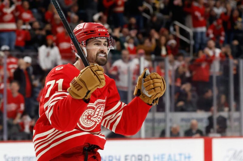 Maple Leafs deveriam ser licitantes nos sorteios de Dylan Larkin – se puderem