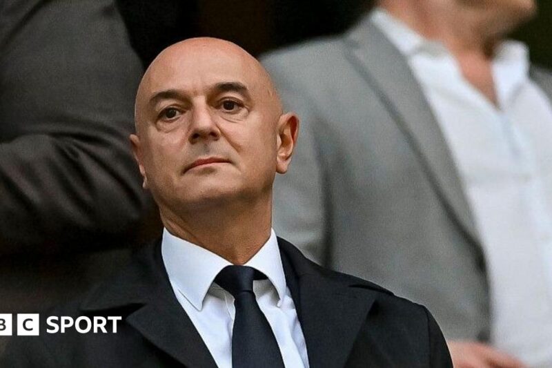 O ex-técnico do Spurs Daniel Levy vende 24,99% de participação na controladora do clube, Enic