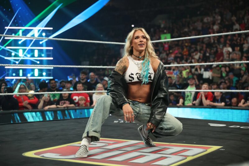 Recém-coroado campeão da WWE envia uma mensagem ousada a Sol Ruca