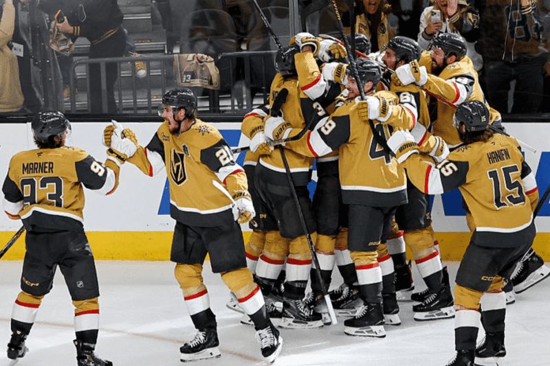 Atualizações ao vivo de Hurricanes x Golden Knights: horário de início, escolhas e previsões da final da Stanley Cup 2026, jogo 4