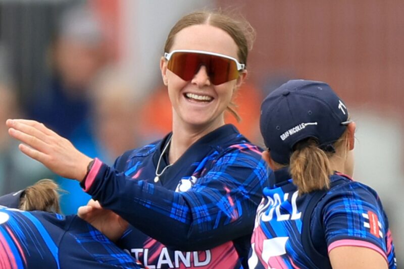 Copa do Mundo Feminina T20: Escócia vence a Irlanda por 40 corridas e conquista sua primeira vitória na história do torneio | Notícias de críquete