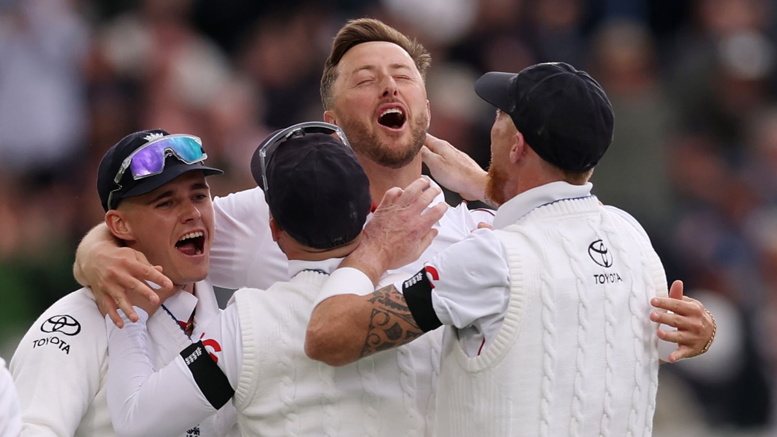 Inglaterra x Nova Zelândia: Ollie Robinson acerta três postigos enquanto o verão de teste começa de maneira ofegante no Lord’s | Notícias de críquete