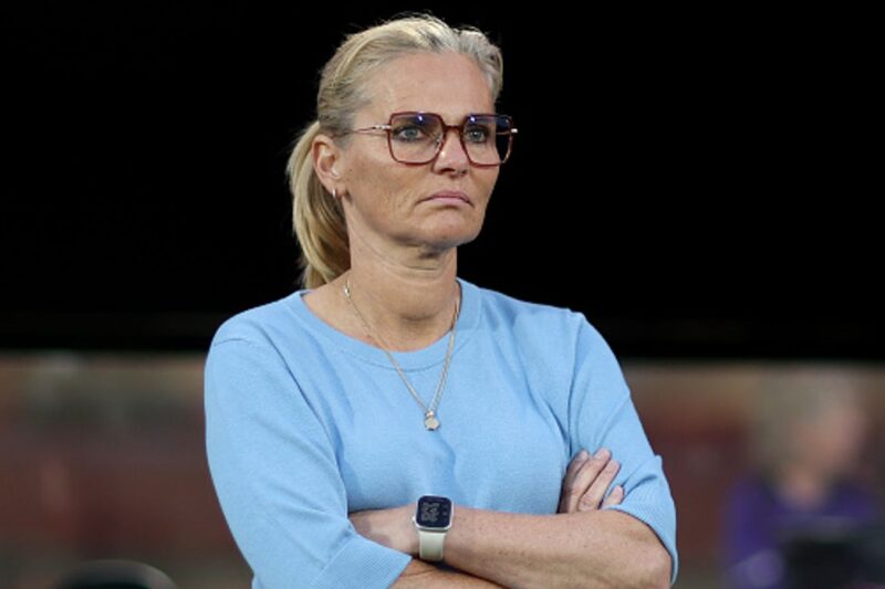 Espanha Feminina 4-0 Inglaterra: Sarina Wiegman pediu às suas jogadoras que reagissem, já que a maior derrota em 17 anos torna improvável a qualificação automática para a Copa do Mundo | Notícias de futebol
