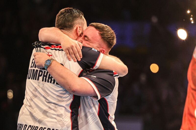 Luke Littler almeja a conquista do troféu após triunfo na Copa do Mundo de Dardos com Luke Humphries | Notícias sobre dardos
