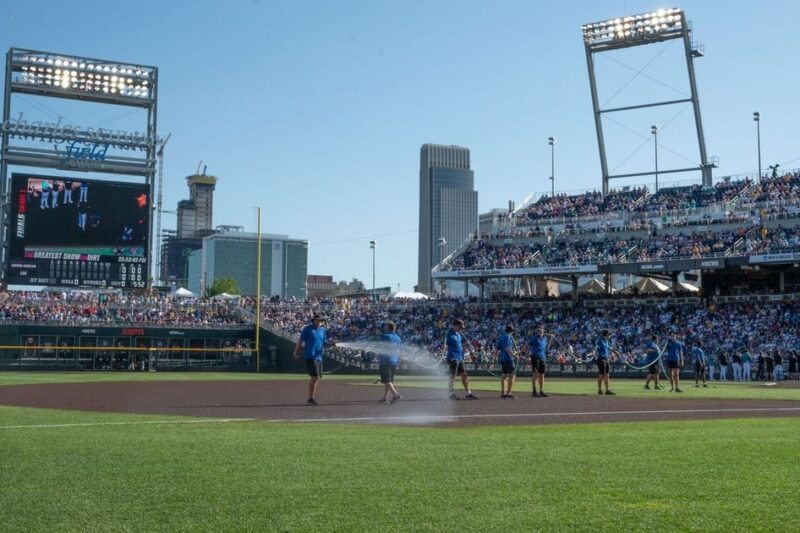 Atualizações ao vivo da College World Series: CWS mais recente com 8 equipes indo para Omaha para o campeonato nacional