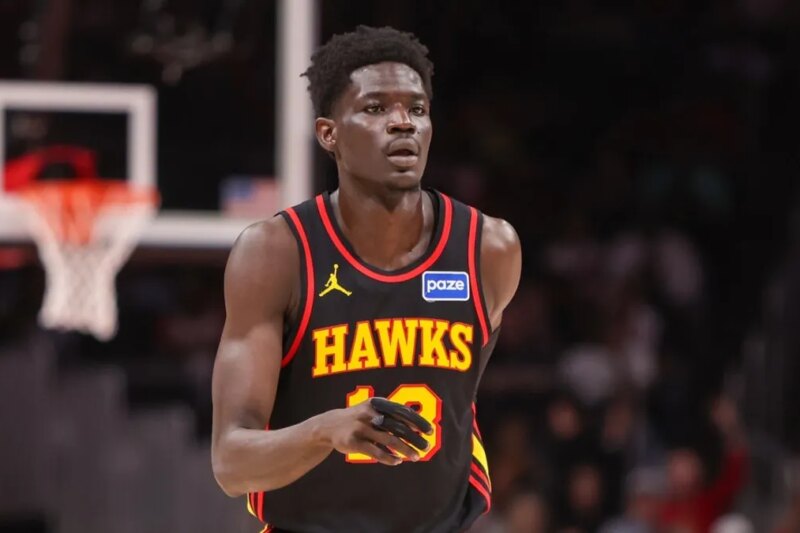 Hawks F Mouhamed Gueye quebra o pé durante treino