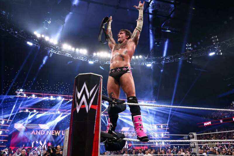 A verdadeira reação de CM Punk à conquista do título da WWE revelada