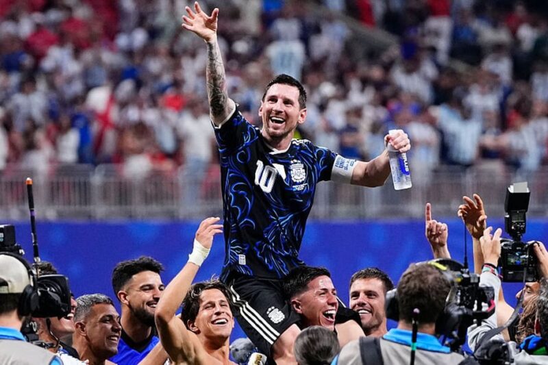 Argentina surpreende a Inglaterra com retorno tardio para chegar à final da Copa do Mundo: atualizações ao vivo